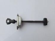 Ограничитель двери Toyota Corolla E210 68630-02070 задний левый общий вид