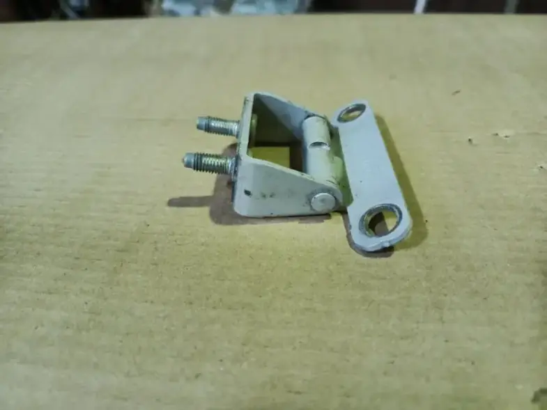 Петля двери багажника Hyundai Tucson TL (2015-2021) OEM 79710-2S000 — состояние сайлентблоков