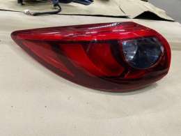 Задний левый фонарь в крыло Mazda CX-5 KE 2015-2017 K070-51-160C — состояние контактной группы