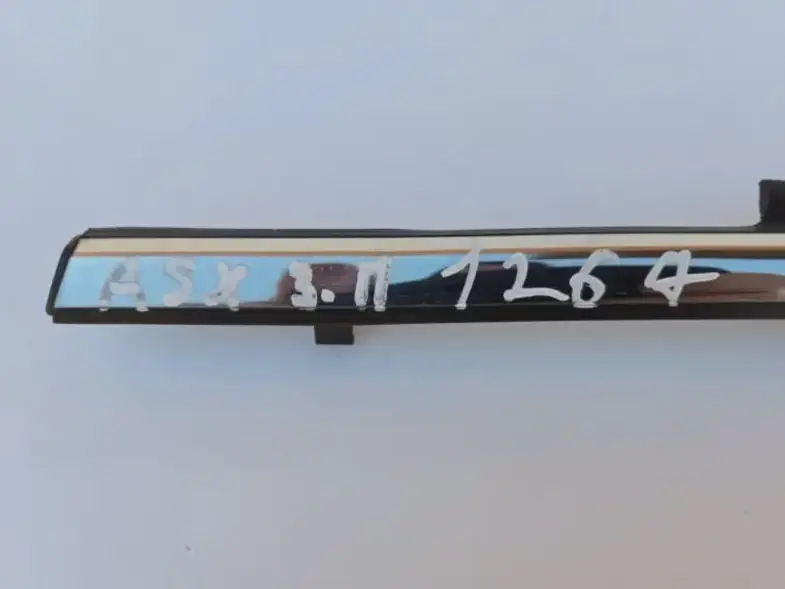 Язычок заводской завальцовки на бархотке Мицубиси АСХ 5757A246
