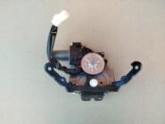 Замок двери багажника Lexus RX 4 69350-48120 б.у крупным планом
