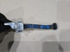 Крупный план крепления ограничителя левой двери Toyota C-HR 74110-0R010