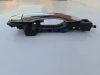 Задняя Правая Ручка Двери Nissan X-Trail T32 80640-4CM0A на светлом столе для осмотра