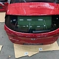 Оригинальная крышка багажника б/у для Kia Sportage 4 поколения QL 2015-2021 годов выпуска из авторазбора в Москве, в отличном состоянии, фото
