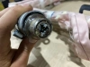 Крупный фрагмент шва капсулы — строчка заводская, равномерная, без расхождения нити